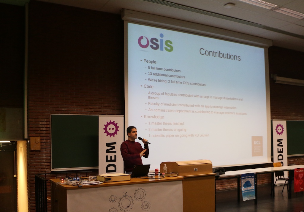Hildeberto Mendonça presenting OSIS at FOSDEM